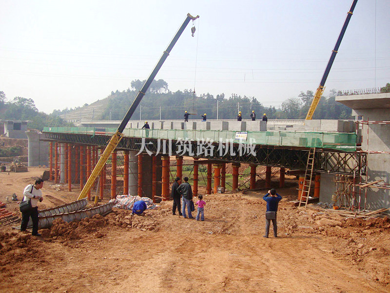 中鐵三局滬昆鐵路30m.2100T現(xiàn)澆支架平臺(tái)案例 中鐵三局滬昆鐵路30m.2100T現(xiàn)澆支架平臺(tái)案例